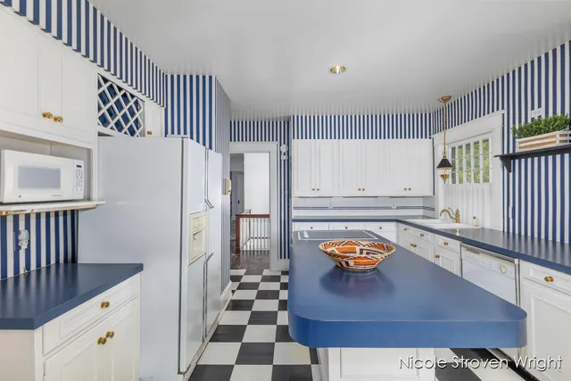 $897,500 | 400 Fulton Street East, Grand Rapids, MI 49503