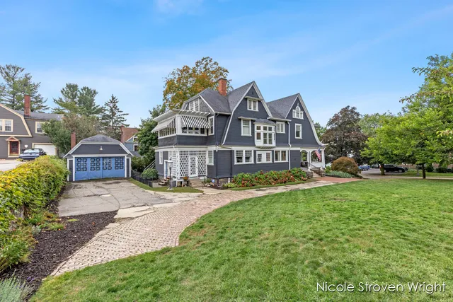 $897,500 | 400 Fulton Street East, Grand Rapids, MI 49503