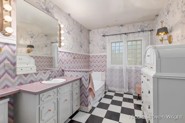 $897,500 | 400 Fulton Street East, Grand Rapids, MI 49503