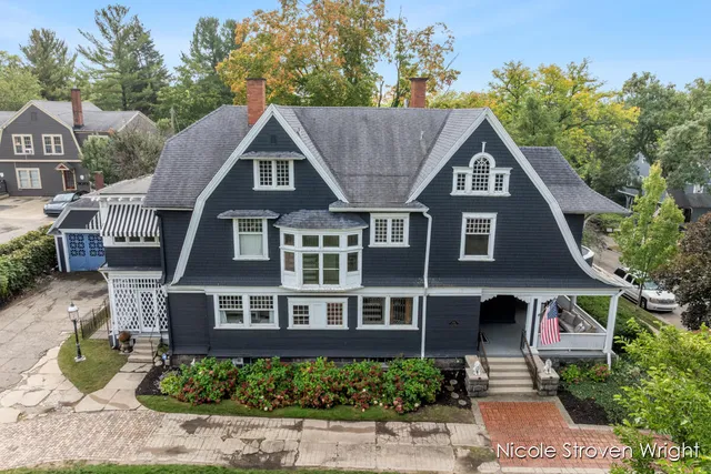 $897,500 | 400 Fulton Street East, Grand Rapids, MI 49503