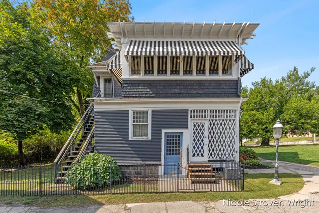 $897,500 | 400 Fulton Street East, Grand Rapids, MI 49503