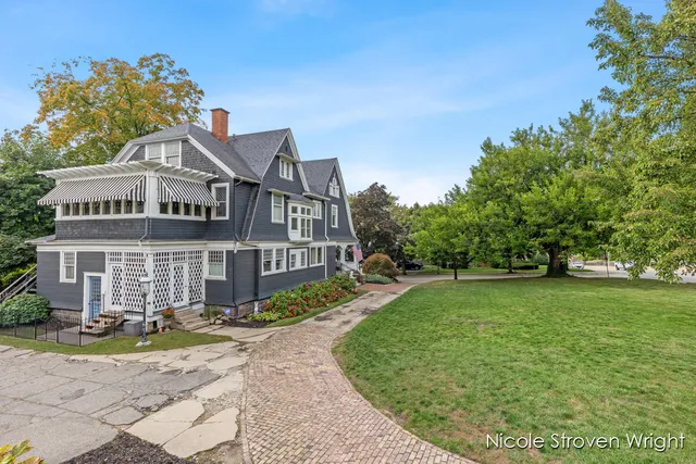 $897,500 | 400 Fulton Street East, Grand Rapids, MI 49503