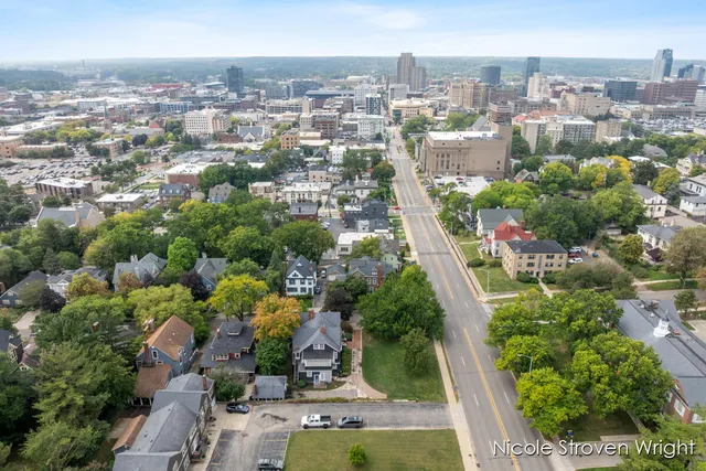 $897,500 | 400 Fulton Street East, Grand Rapids, MI 49503