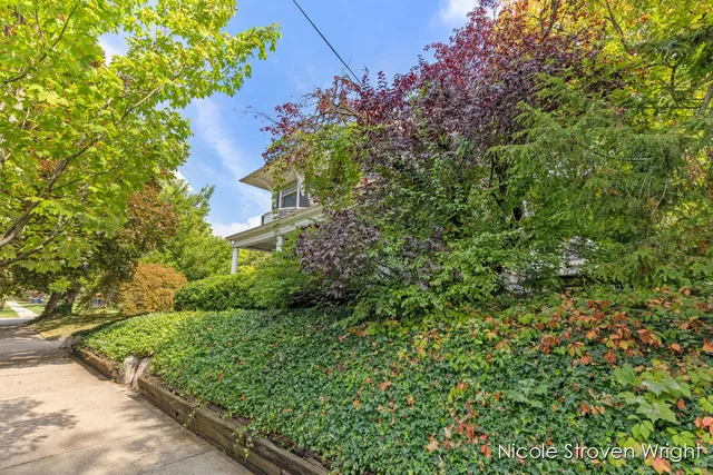 $897,500 | 400 Fulton Street East, Grand Rapids, MI 49503