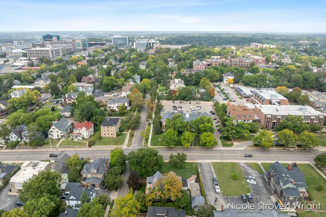 $897,500 | 400 Fulton Street East, Grand Rapids, MI 49503