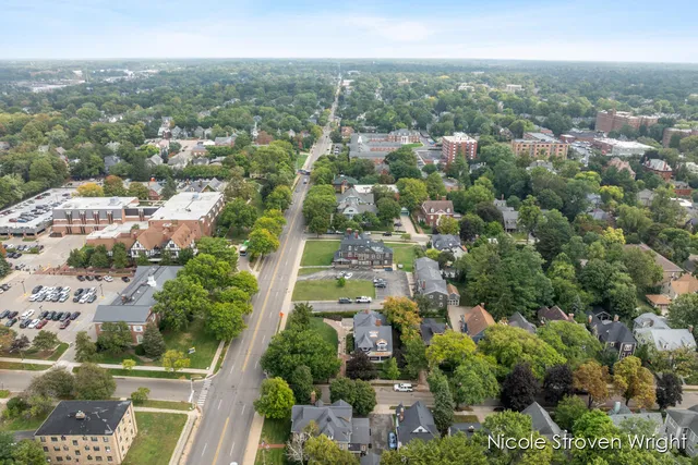 $897,500 | 400 Fulton Street East, Grand Rapids, MI 49503