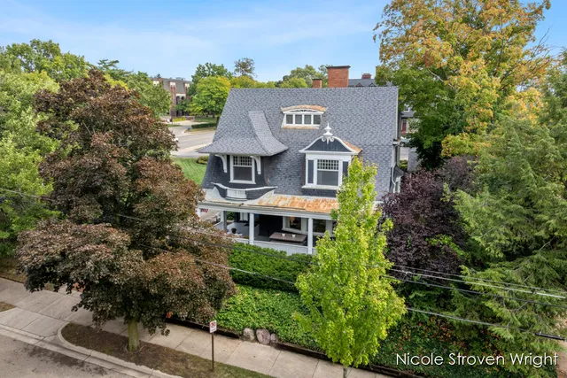 $897,500 | 400 Fulton Street East, Grand Rapids, MI 49503