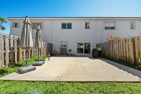 $3,300 | 930 Southwest 147th Court, Miami, FL 33194