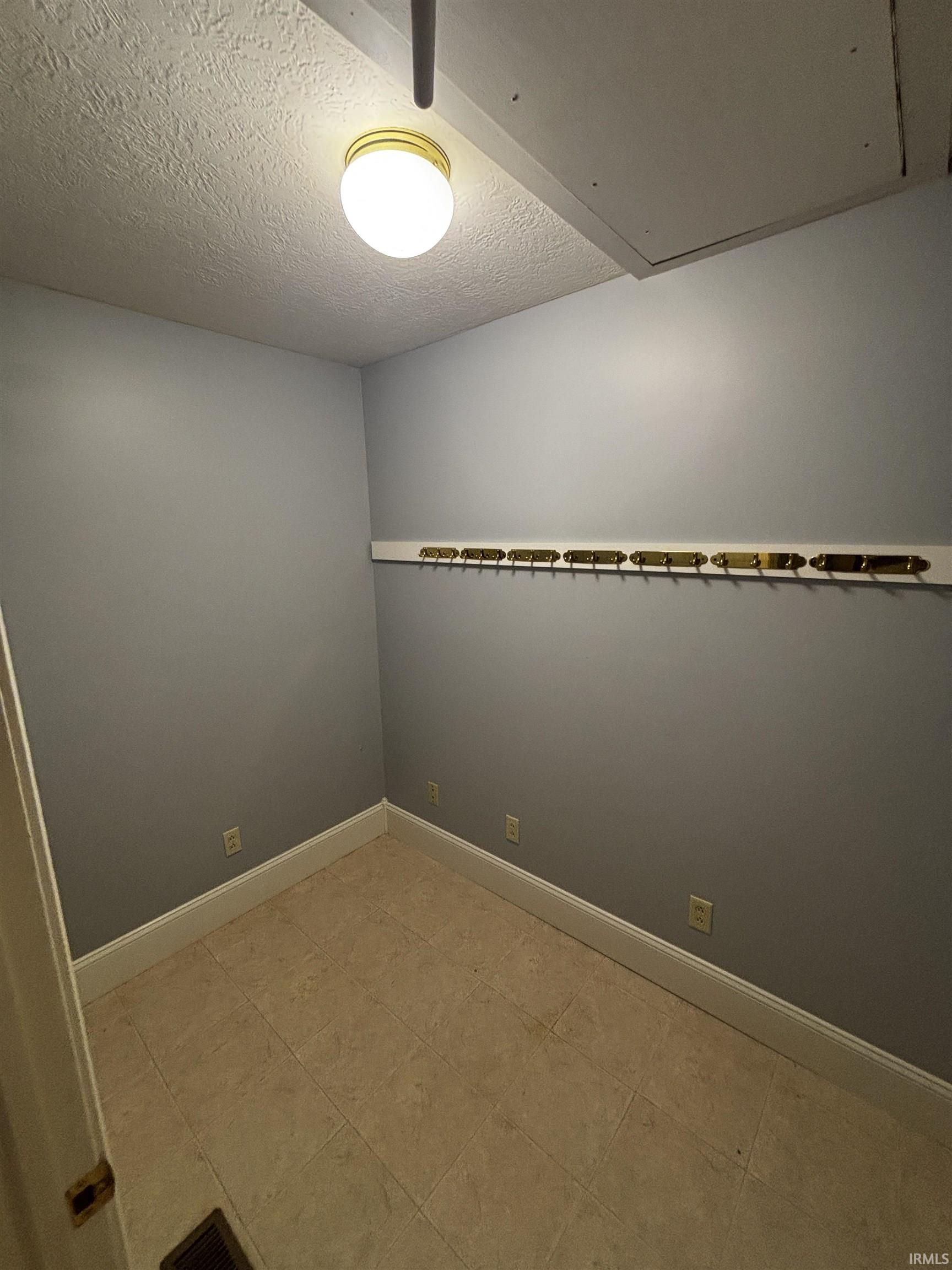 6658 West Mulberry Jefferson Road Frankfort, IN 46041 - Photo 11 of 32