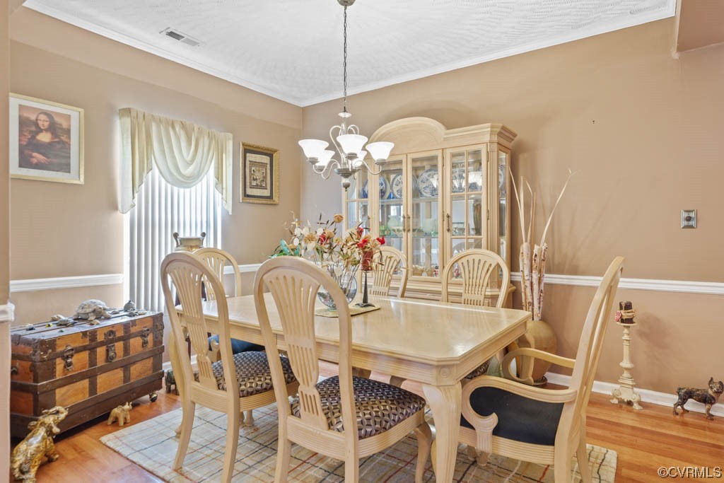 Dining room, chair molding, columns