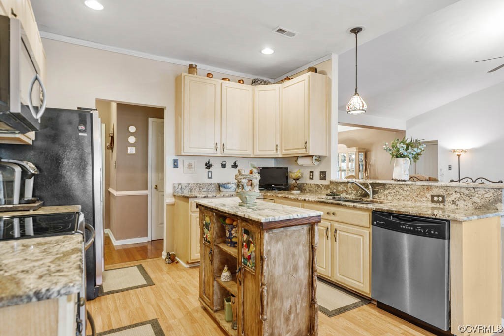 14618 Clover Ridge Lane Chesterfield, VA 23832 - Photo 10 of 30 Kitchen w/ granite countertops and stainless steel appliances
