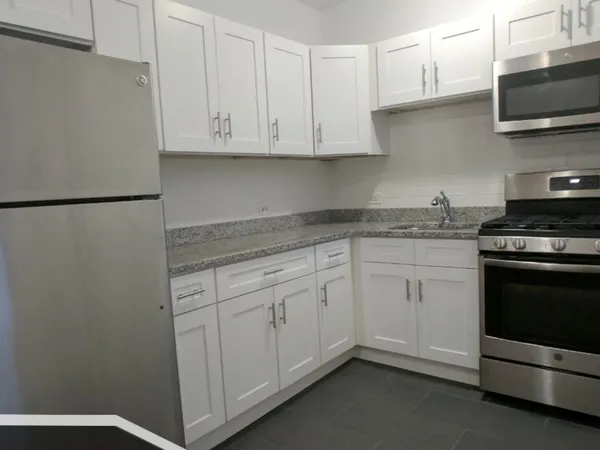 $1,895 | 2349 North Drake Avenue, Unit 2, Chicago, IL 60647