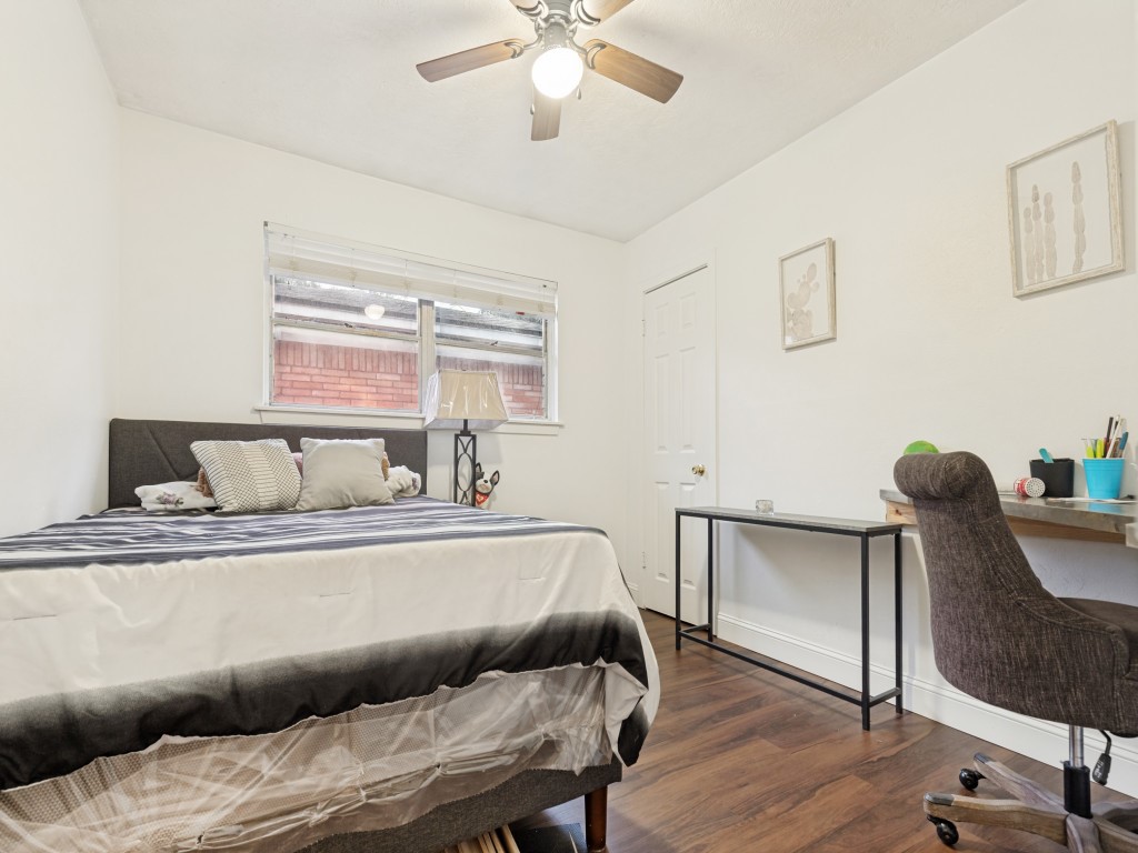 124 Bluebird Lane Pasadena, TX 77502 - Photo 21 of 25 a bedroom with a bed and a chair