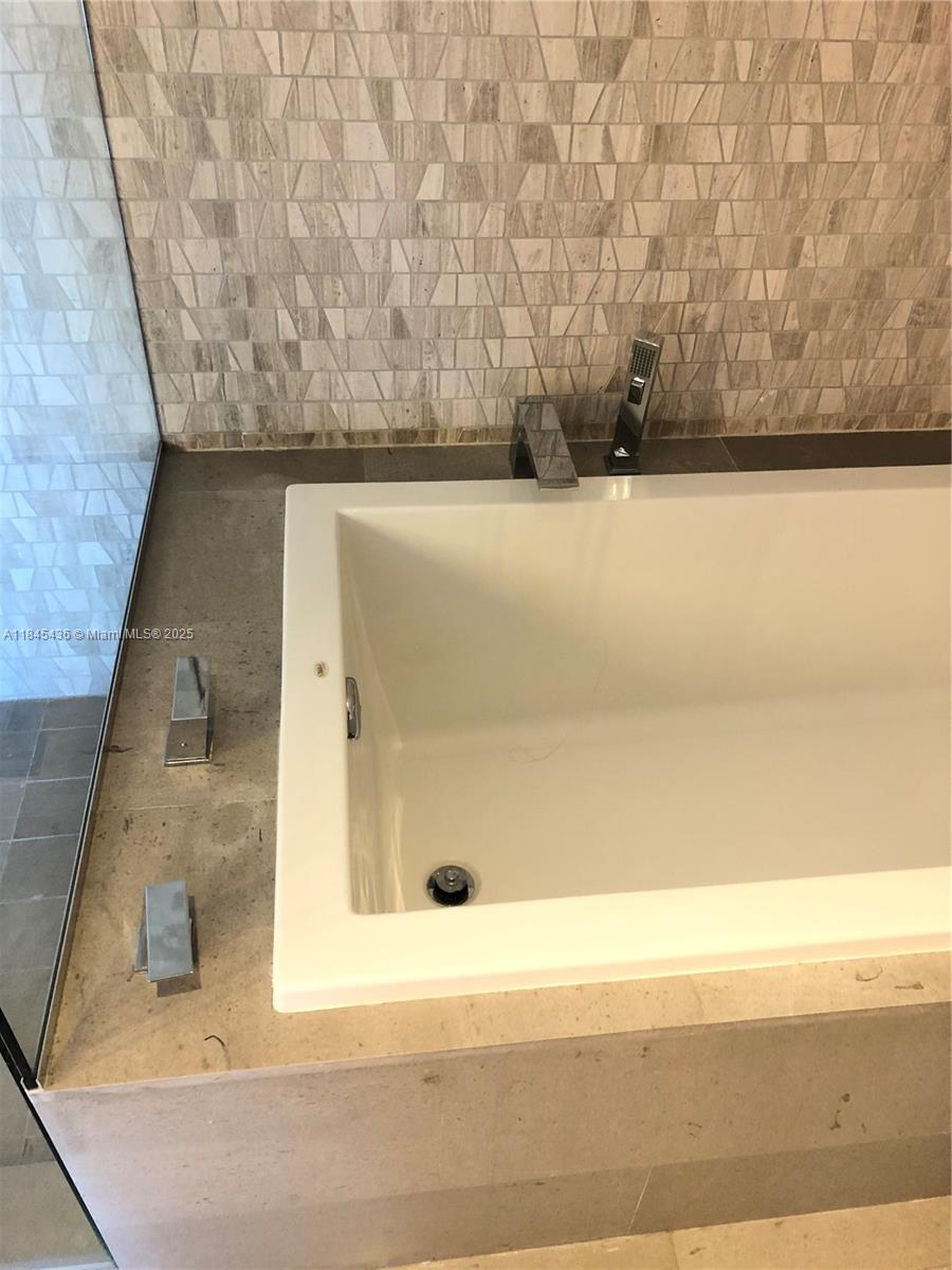 88 Southwest 7th Street, Unit 2603 Miami, FL 33130 - Photo 8 of 32