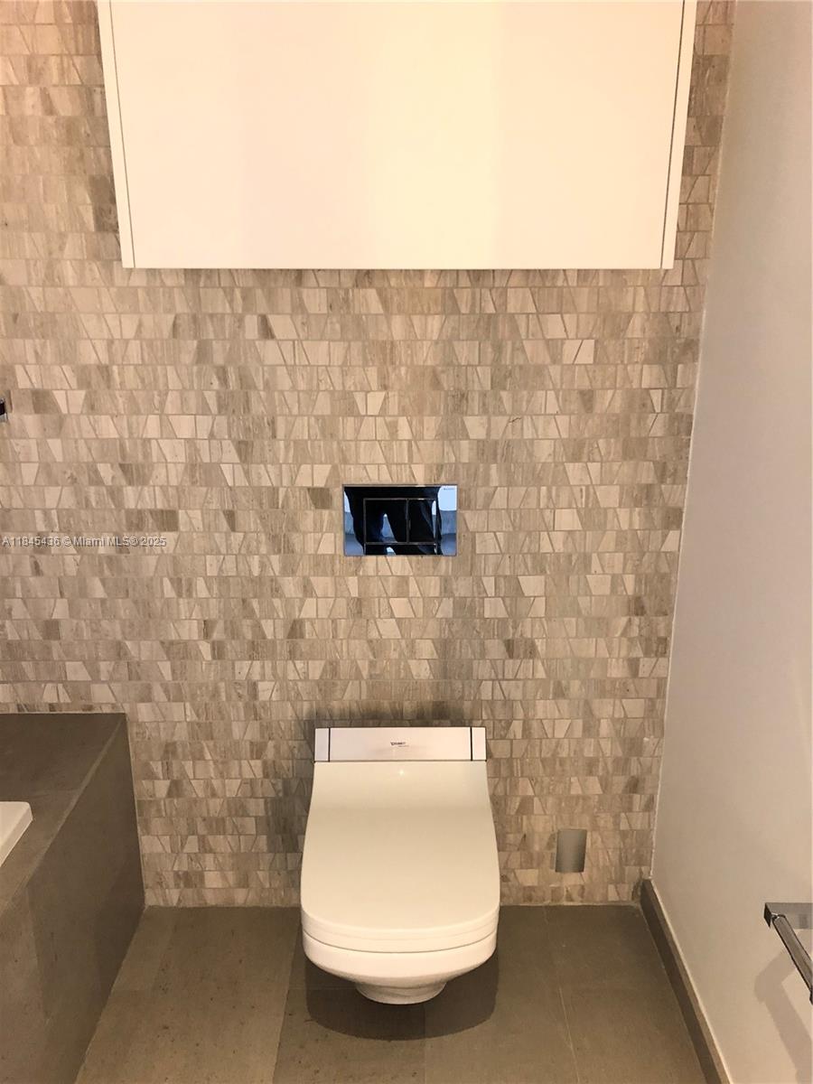 88 Southwest 7th Street, Unit 2603 Miami, FL 33130 - Photo 9 of 32