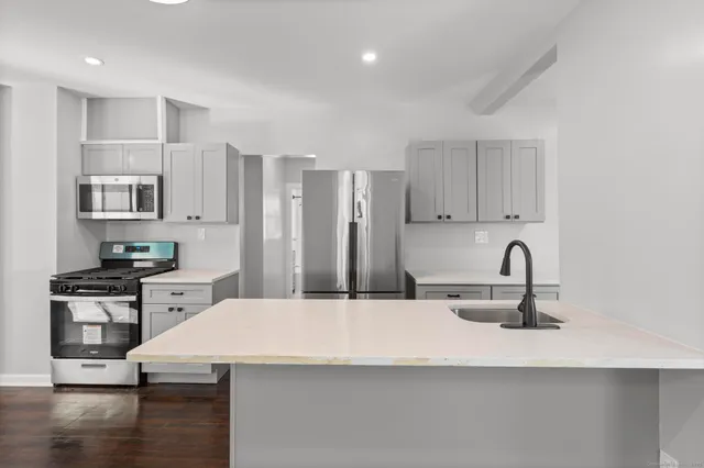 $2,500 | 230 Cooke Street, Unit 2, Waterbury, CT 06710