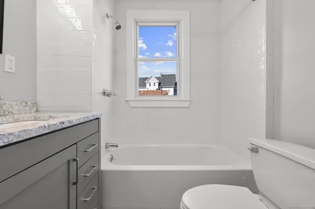 $2,500 | 230 Cooke Street, Unit 2, Waterbury, CT 06710