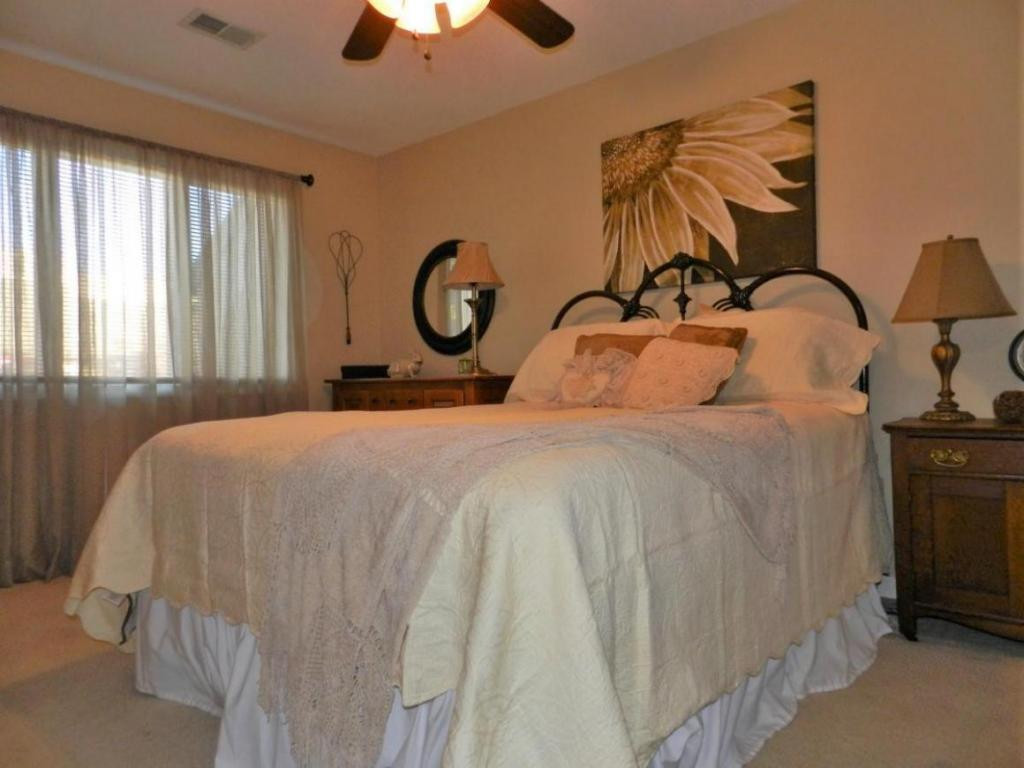 112 Scotland Road, Unit D4 Kingsport, TN 37660 - Photo 11 of 19 Master Bedroom