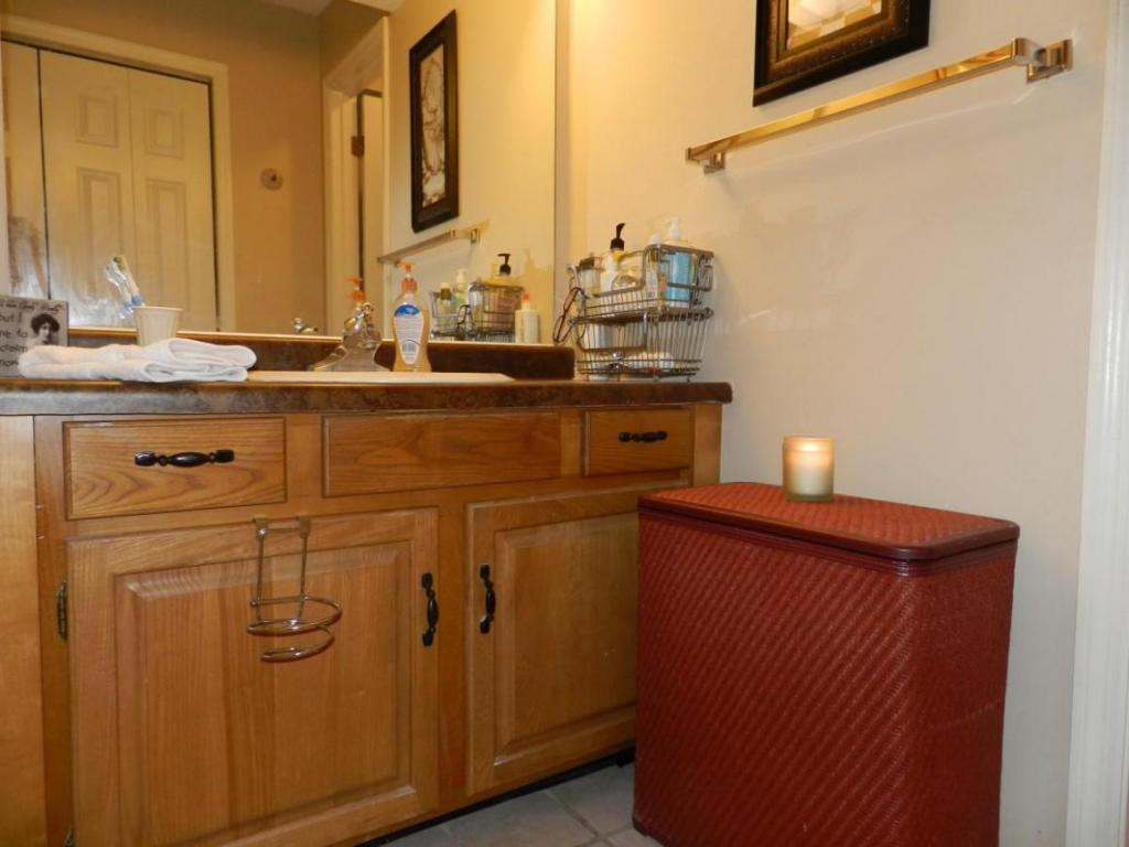 112 Scotland Road, Unit D4 Kingsport, TN 37660 - Photo 12 of 19 Master Bath