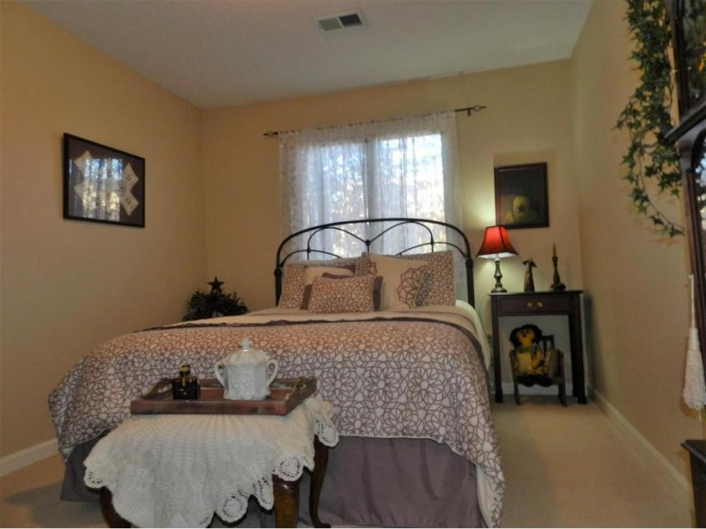 112 Scotland Road, Unit D4 Kingsport, TN 37660 - Photo 14 of 19 Second Bedroom