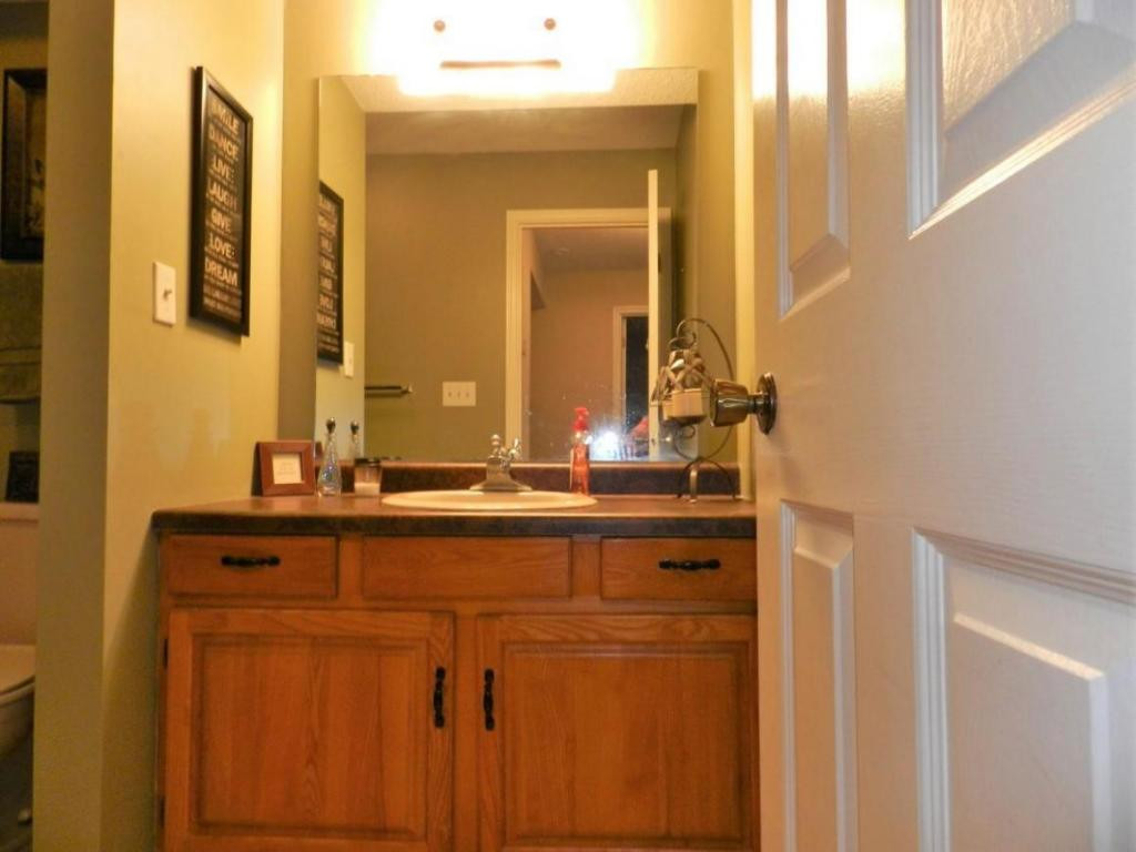 112 Scotland Road, Unit D4 Kingsport, TN 37660 - Photo 15 of 19 Second Bath
