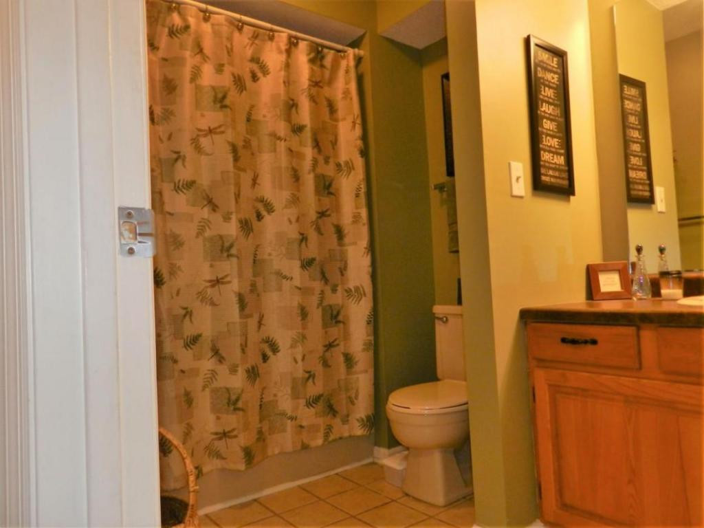 112 Scotland Road, Unit D4 Kingsport, TN 37660 - Photo 16 of 19 Another View of Second Bath
