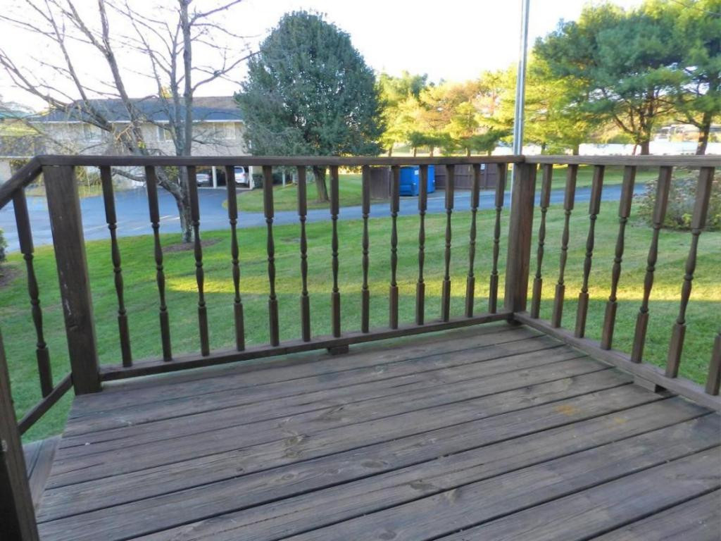 112 Scotland Road, Unit D4 Kingsport, TN 37660 - Photo 19 of 19 Back Deck