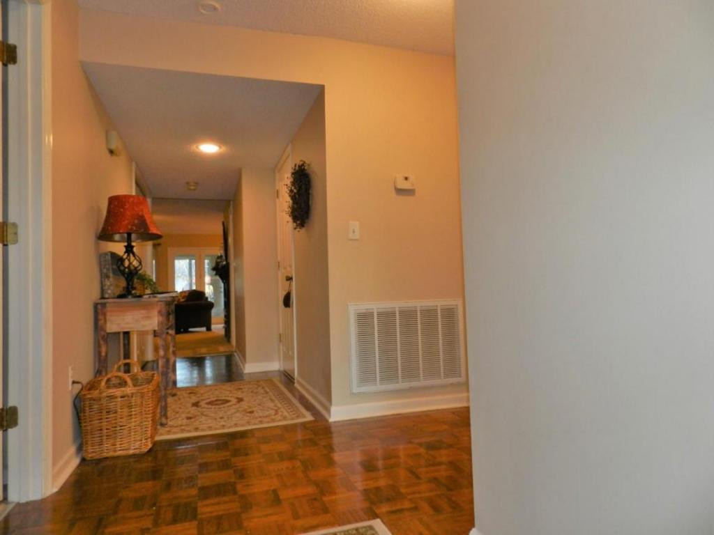 112 Scotland Road, Unit D4 Kingsport, TN 37660 - Photo 2 of 19 Entrance