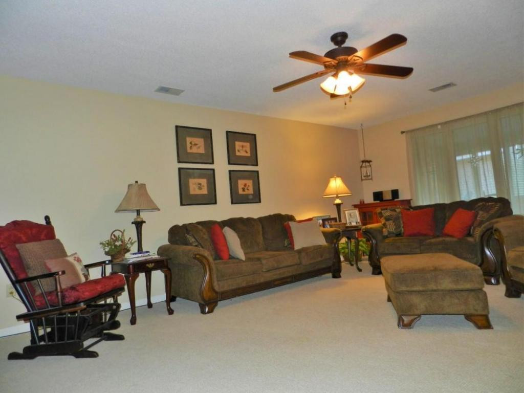 112 Scotland Road, Unit D4 Kingsport, TN 37660 - Photo 4 of 19 Living Room