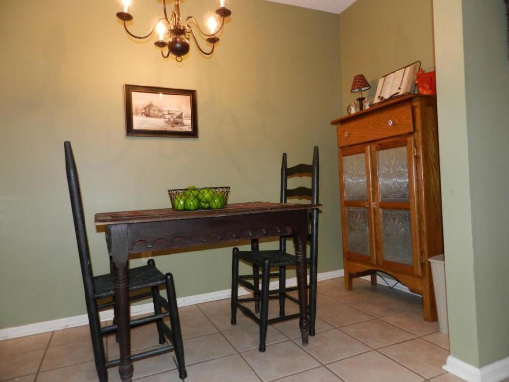 112 Scotland Road, Unit D4 Kingsport, TN 37660 - Photo 10 of 19 Kitchen EatIn Area