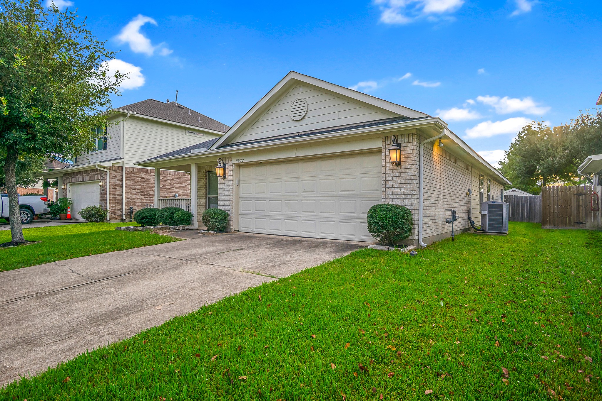 9022 Durham Manor Lane Houston, TX 77075 - Photo 2 of 25