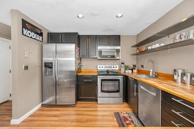 $329,900 | 44 Fairfield Park, Unit 44, Mansfield, MA 02048