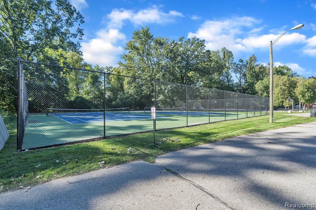1373 Autumn Lane Rochester Hills, MI 48306 - Photo 30 of 33