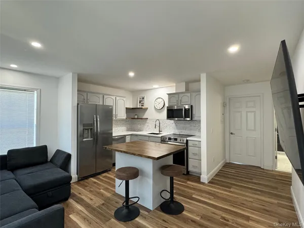 $2,400 | 1000 9th Street, Unit J70, Greenport, NY 11944