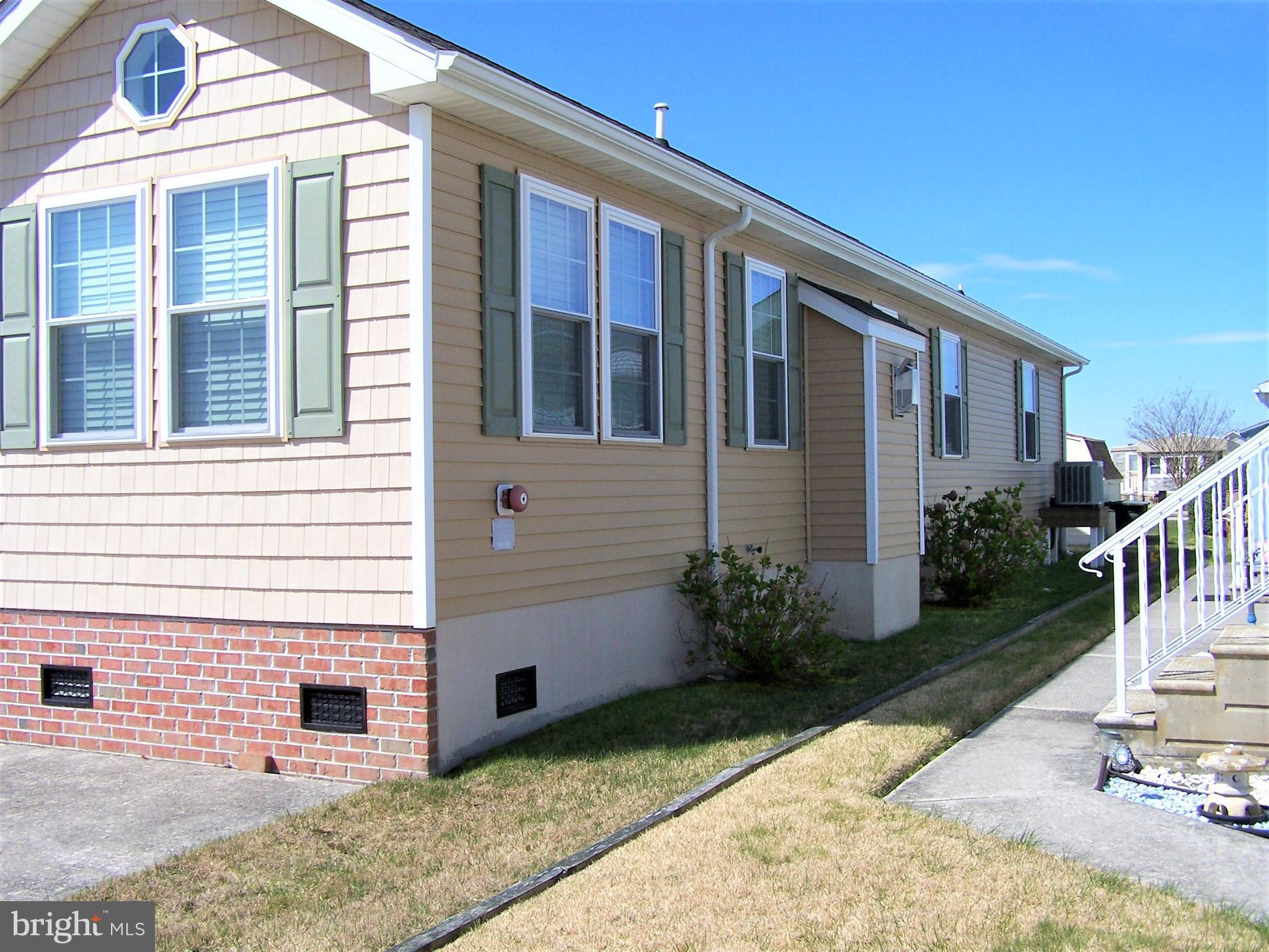 Right Front Elevation