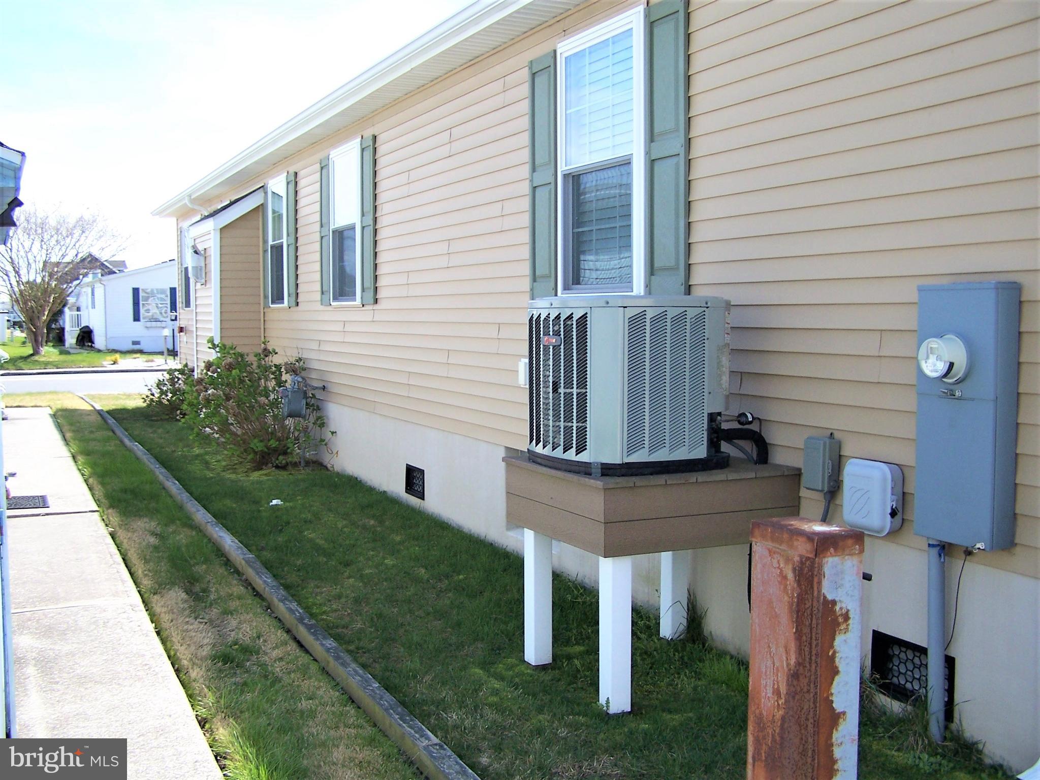 Right Rear Elevation