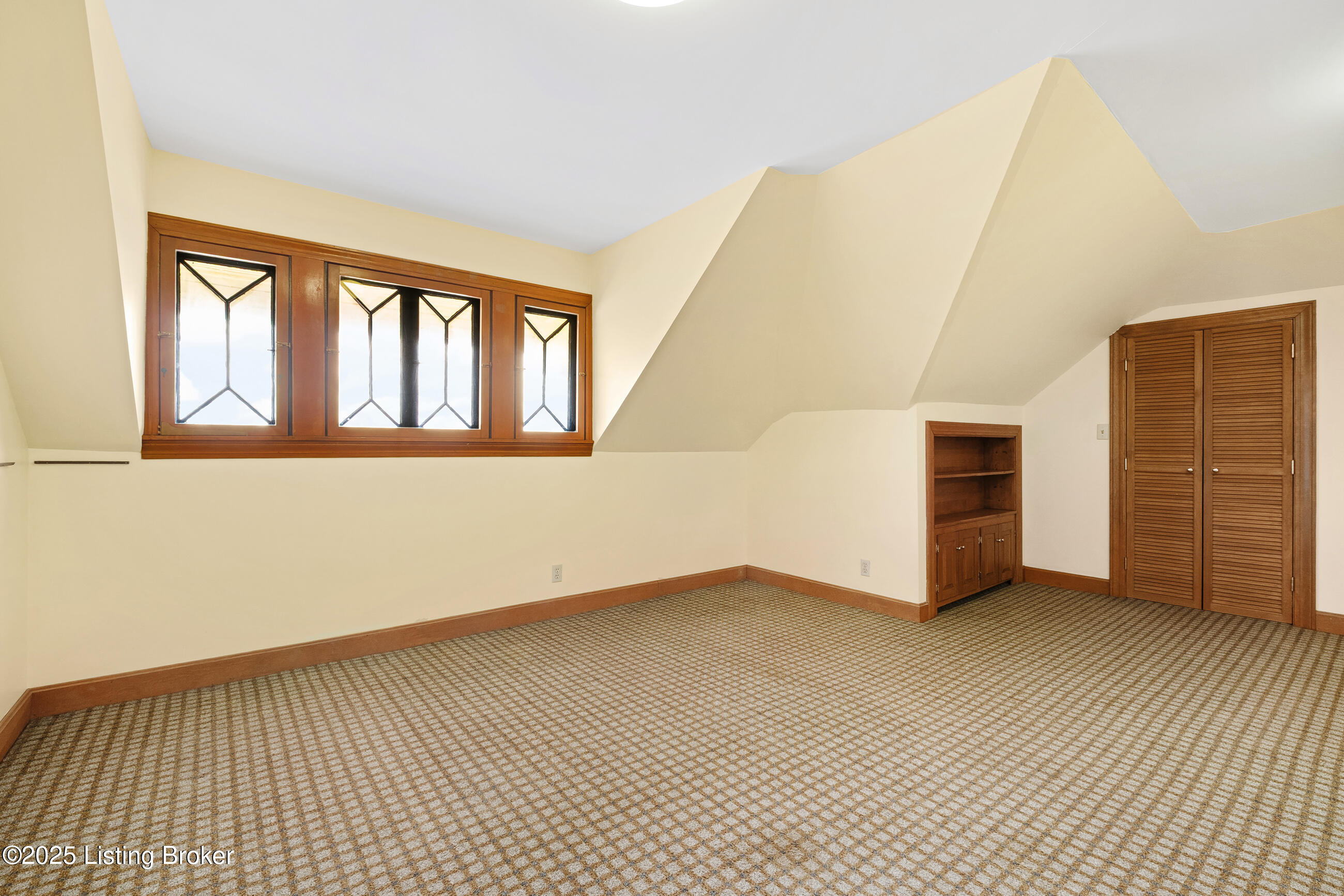 2975 Lexington Road Louisville, KY 40206 - Photo 46 of 60 2975lexington_137