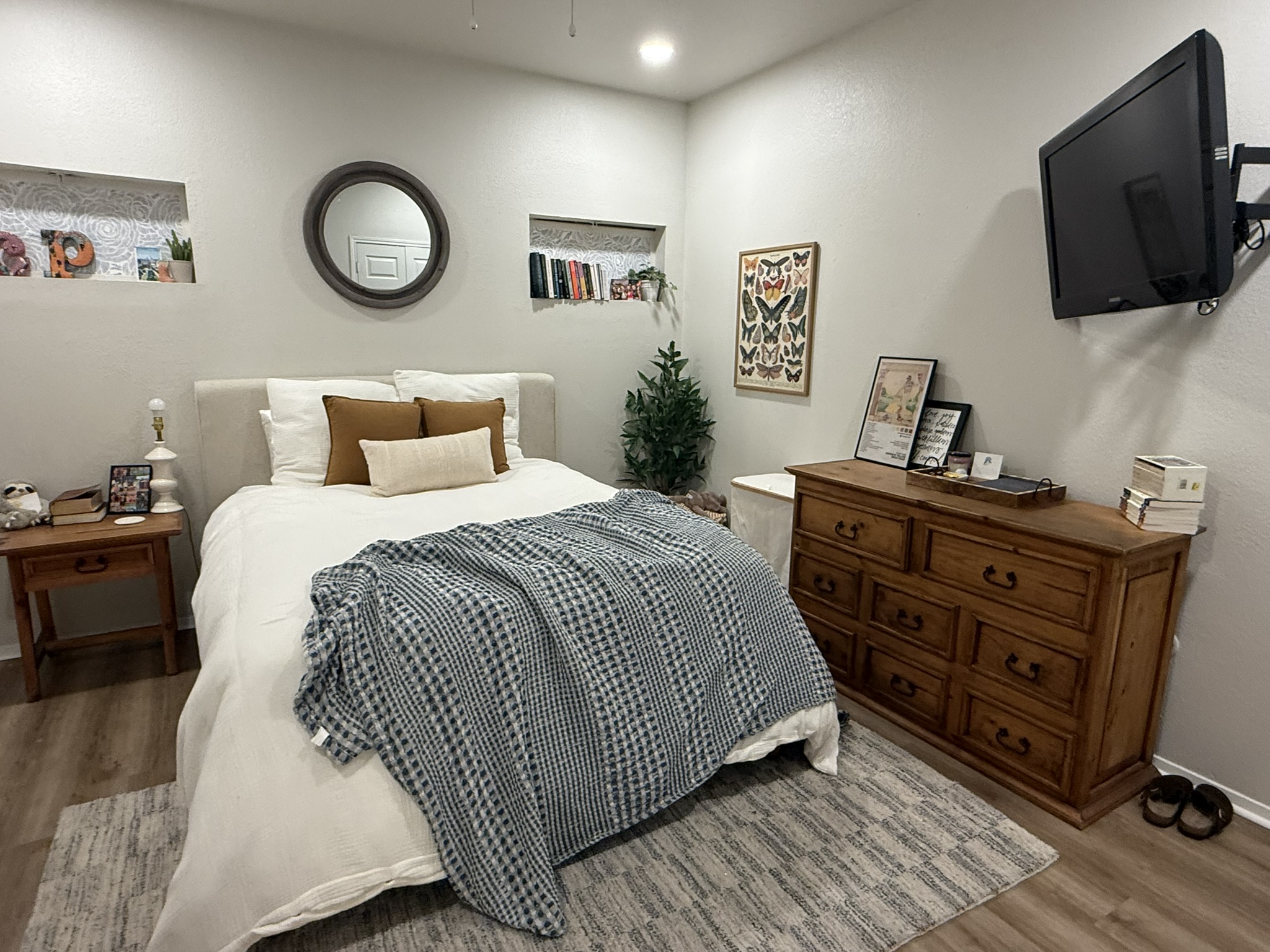 910 West 25th Street, Unit 508 Austin, TX 78705 - Photo 6 of 14 a bedroom with a bed and flat screen tv