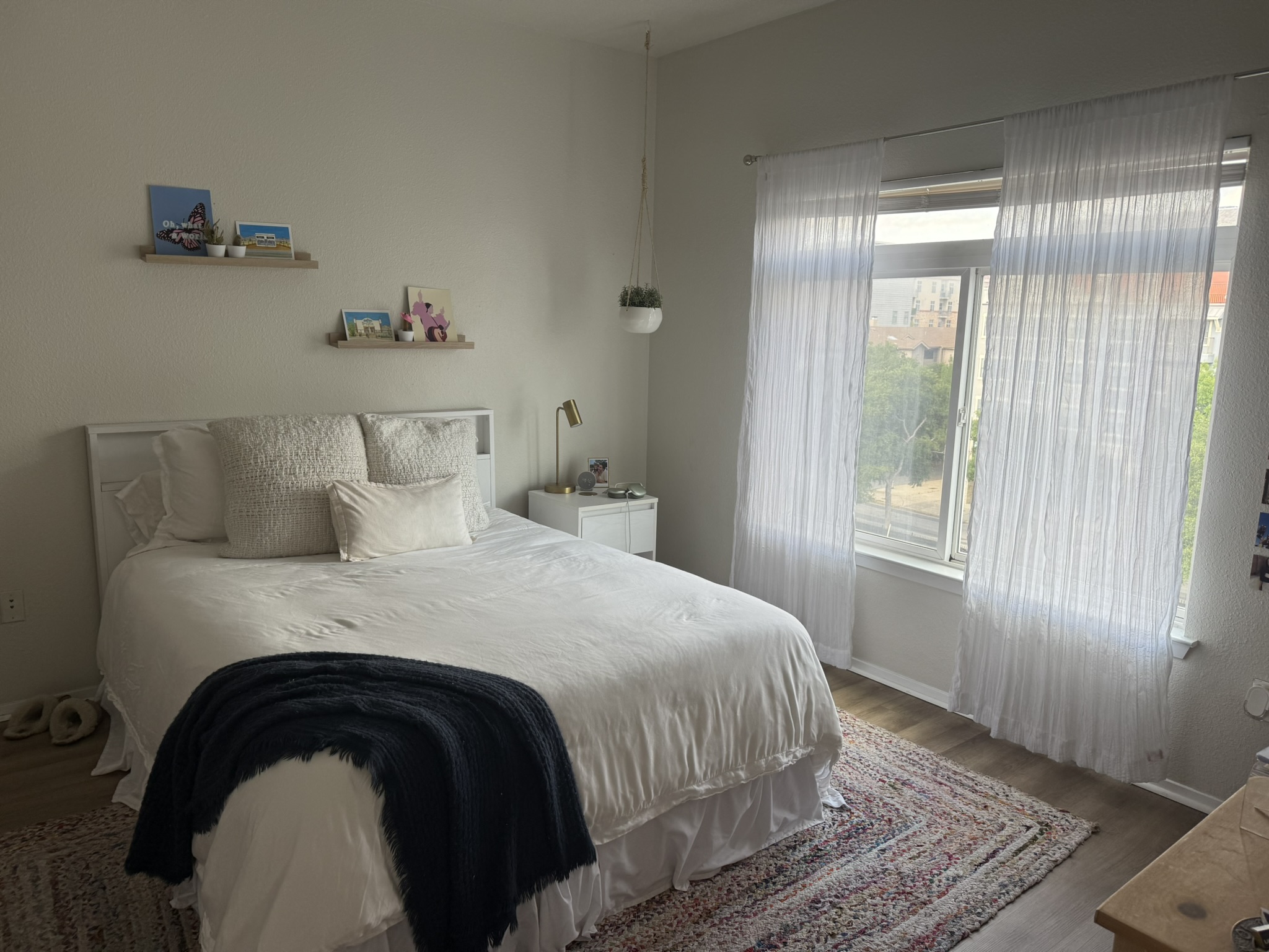910 West 25th Street, Unit 508 Austin, TX 78705 - Photo 7 of 14 a bedroom with a bed and window