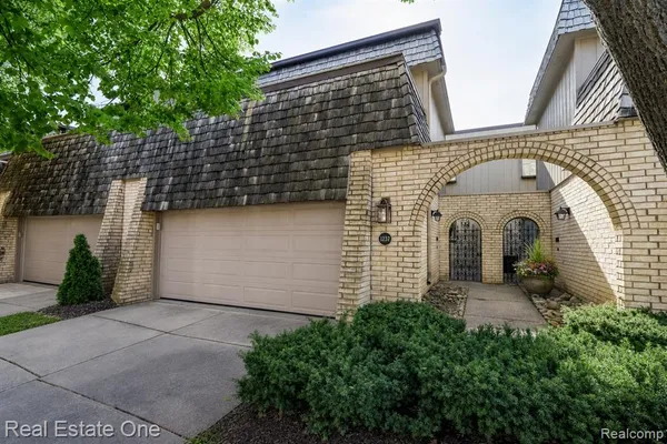 $2,500 | 1237 Oakwood Court, Rochester, MI 48307