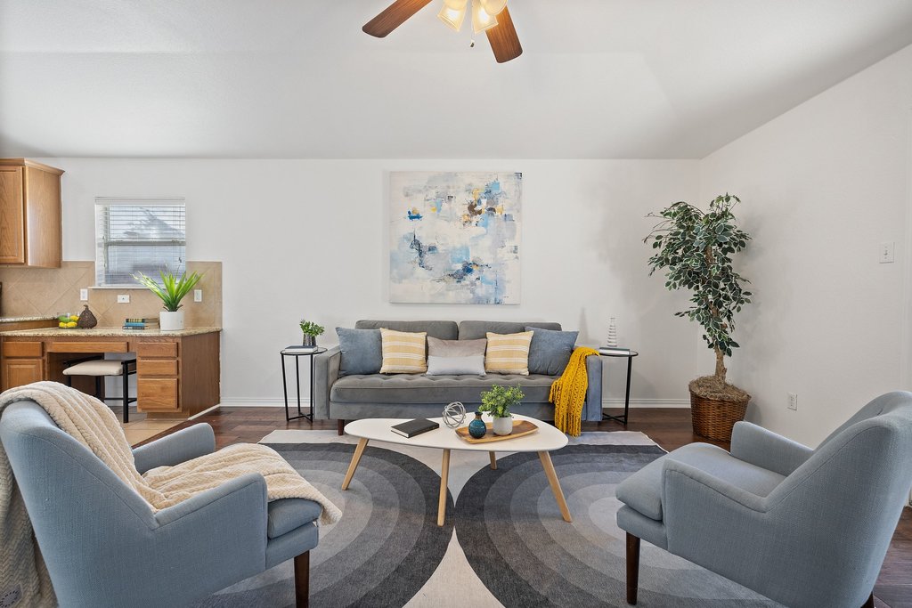 218 Calline Mayes Run Buda, TX 78610 - Photo 11 of 27 Living area