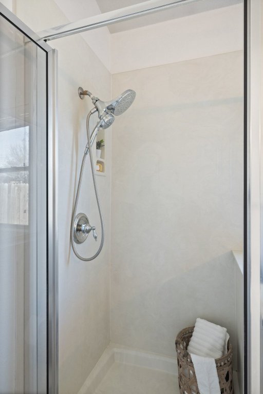 218 Calline Mayes Run Buda, TX 78610 - Photo 19 of 27 Primary Shower