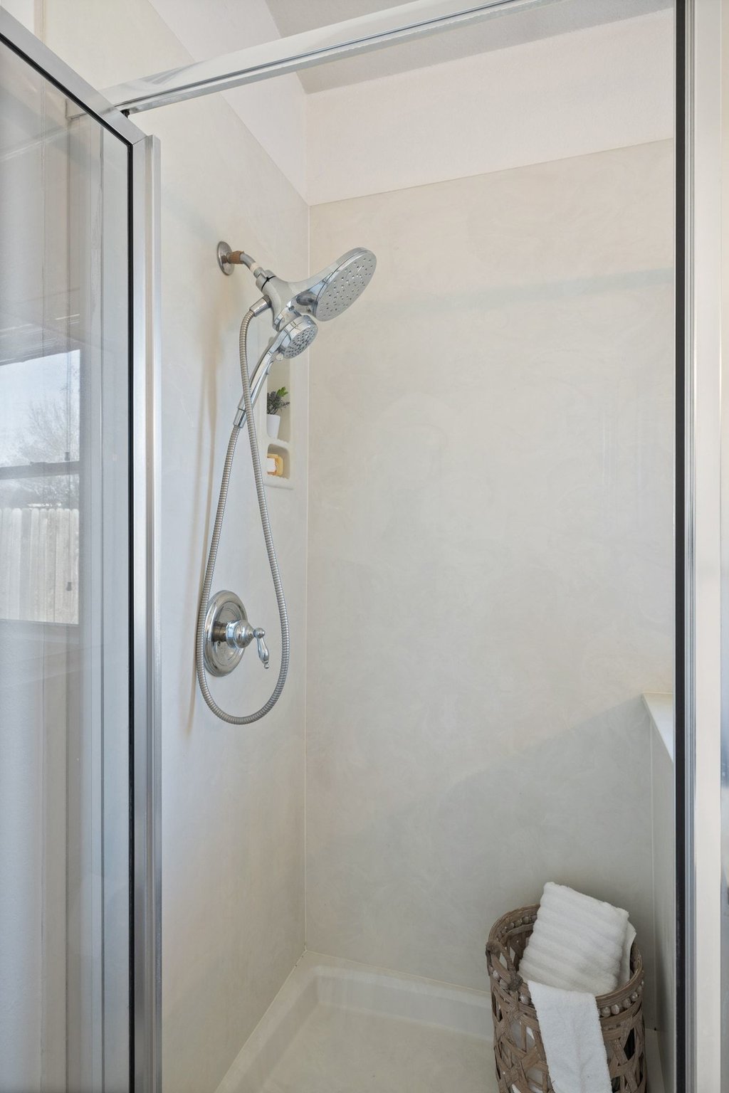 218 Calline Mayes Run Buda, TX 78610 - Photo 19 of 27 Primary Shower