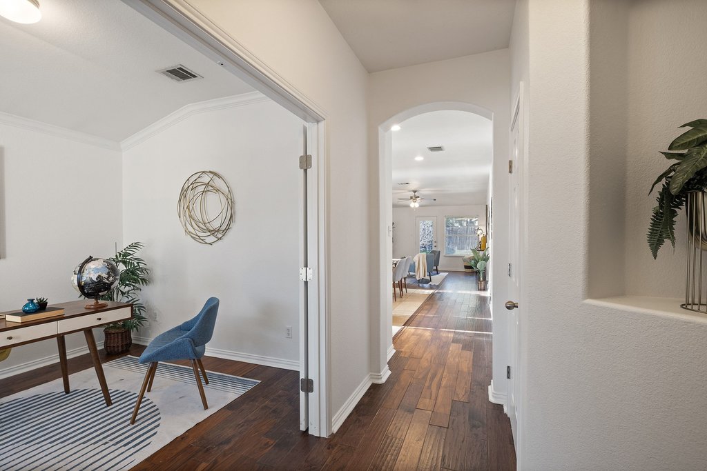 218 Calline Mayes Run Buda, TX 78610 - Photo 3 of 27 Front entry/Office Entry /Hallway