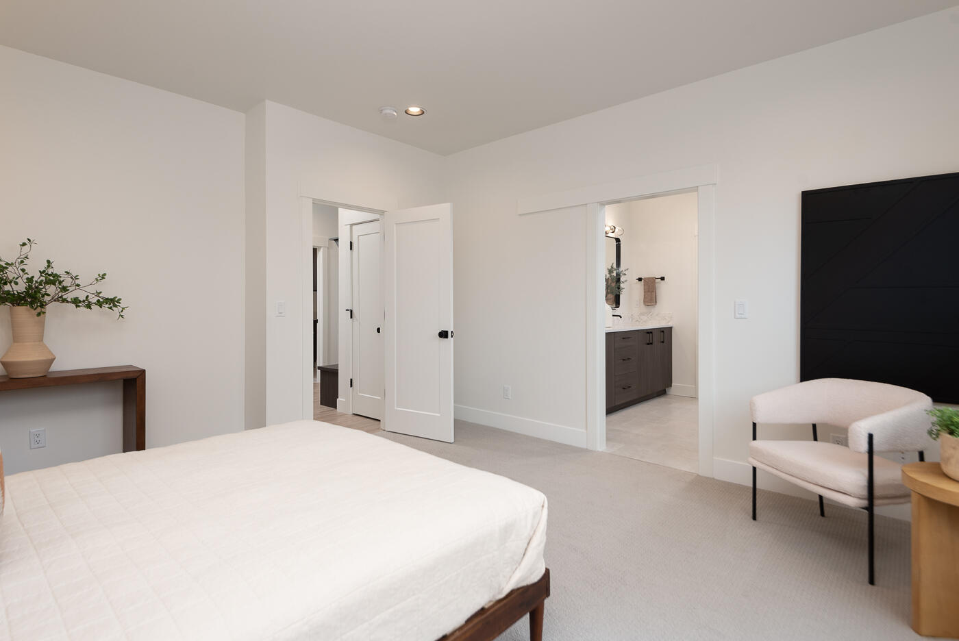 20506 Murphy Road, Unit LOT 42 Bend, OR 97702 - Photo 20 of 33 Primary Suite on Main Level