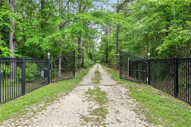 $700,000 | 20049 Fairhaven Road, Covington, LA 70435