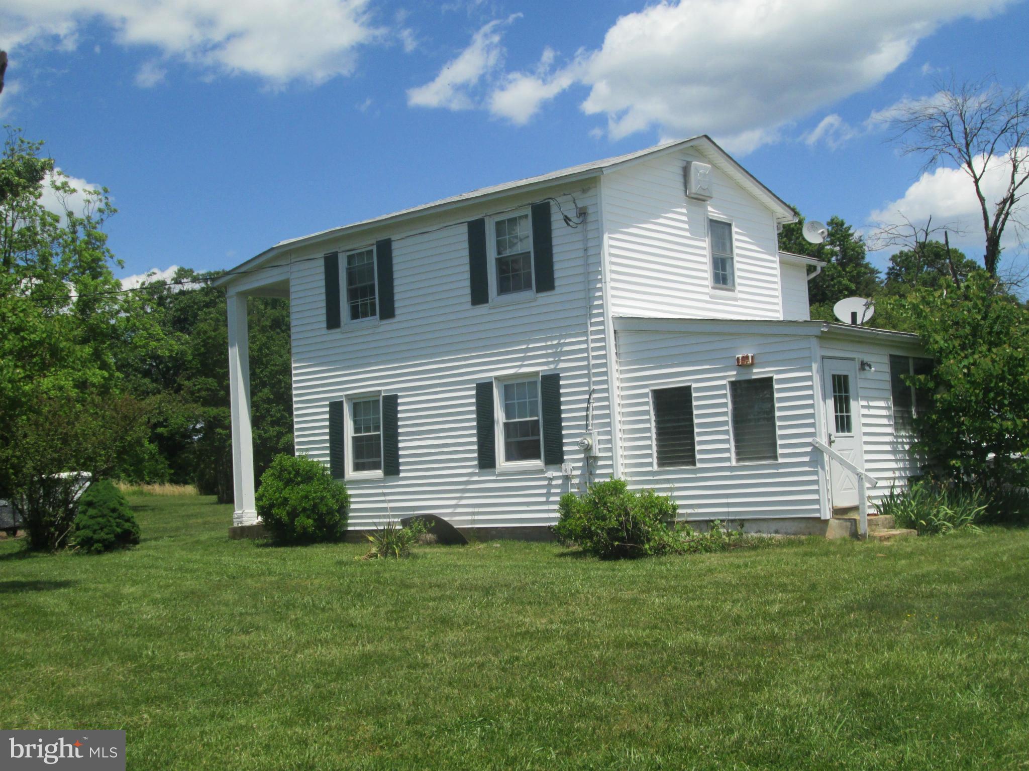 31440 Old Plank Road Locust Grove, VA 22508 - Photo 4 of 30 Exterior siding is vinyl except the front is cedar