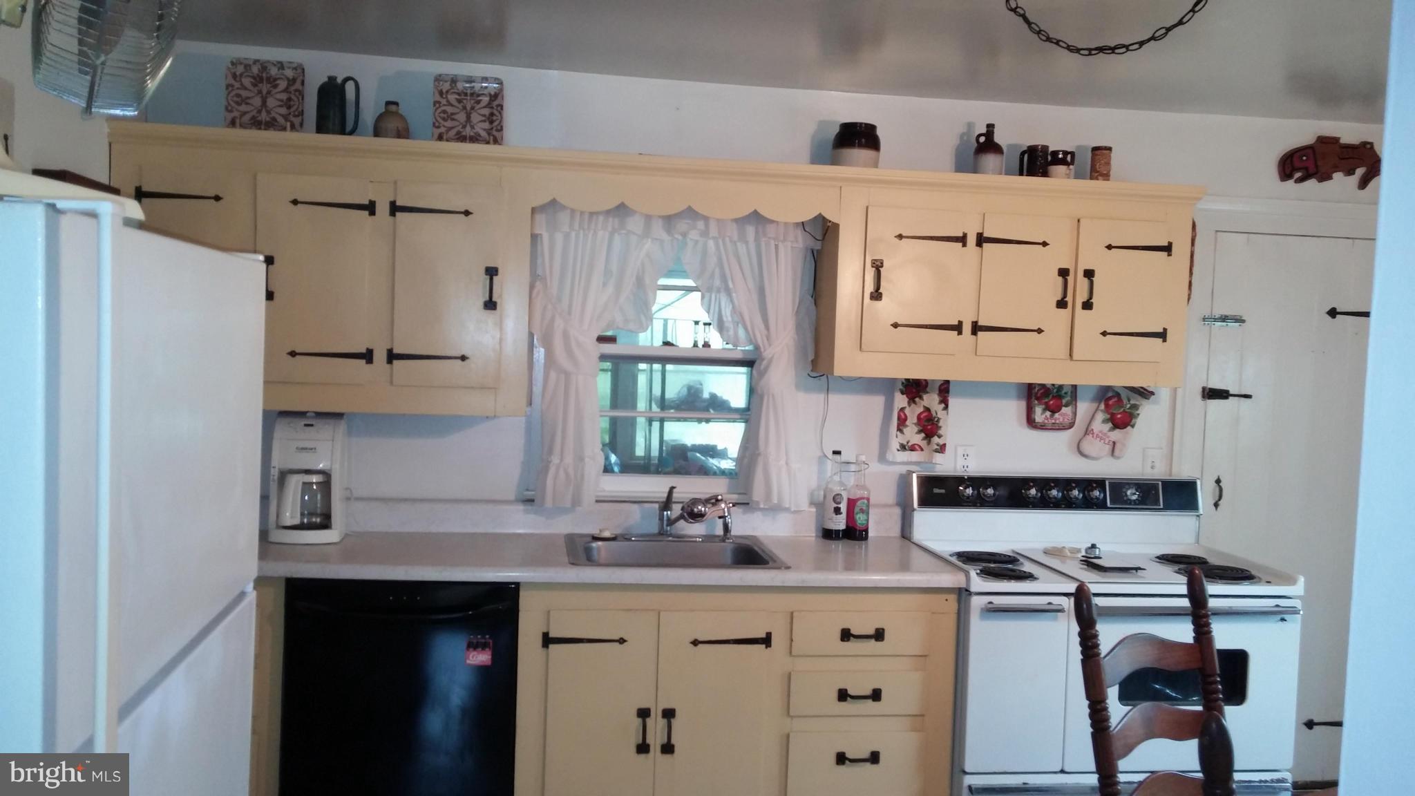 31440 Old Plank Road Locust Grove, VA 22508 - Photo 5 of 30 kitchen has dishwasher & large farm stove