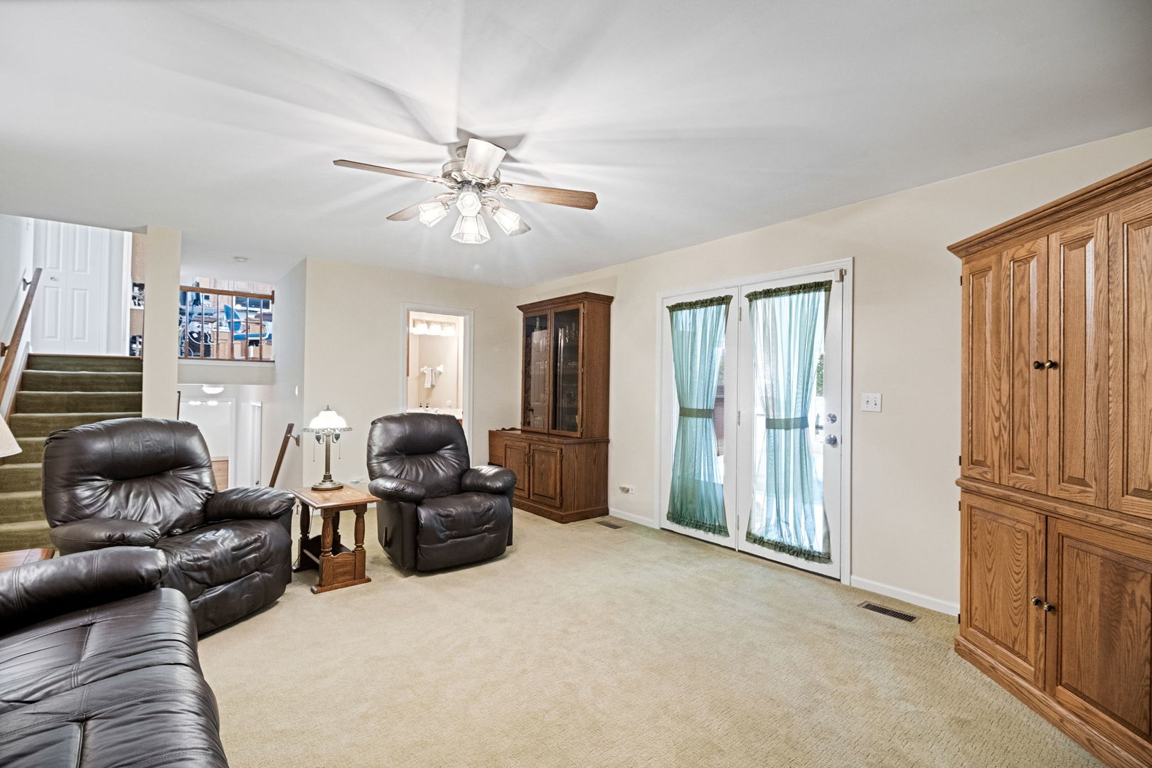 145 Barnes Road Elgin, IL 60124 - Photo 22 of 45 a living room with furniture