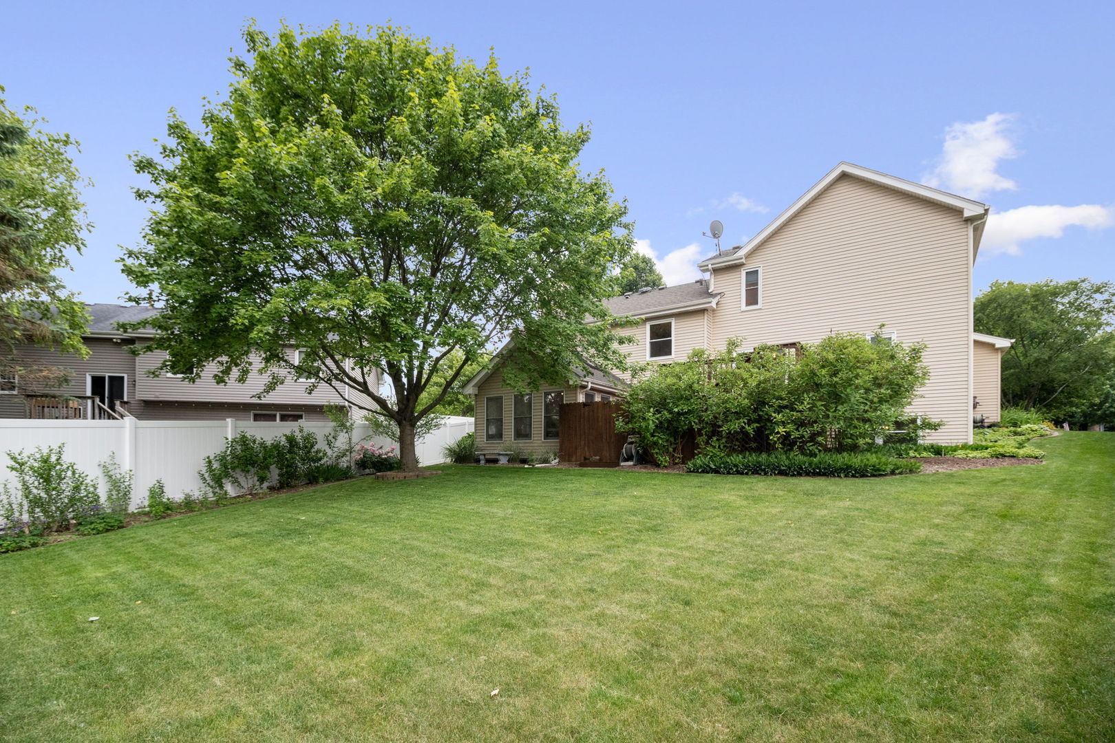 145 Barnes Road Elgin, IL 60124 - Photo 38 of 45 a view of a backyard with a garden